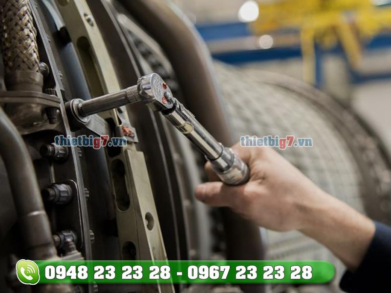 https://g7vn.b-cdn.net/wp-content/uploads/2020/11/can-chinh-luc-chuyen-dung-cho-o-to-1.jpg