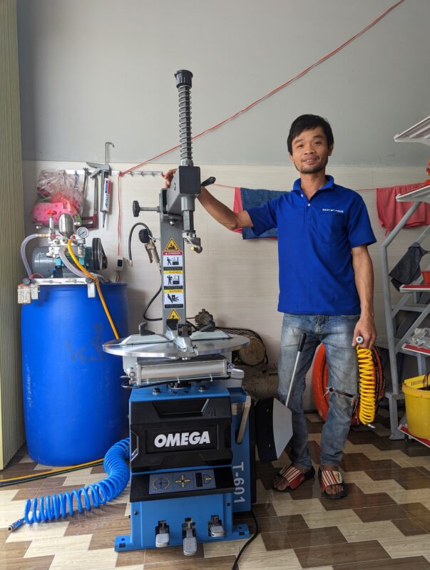 khach-hang-tin-dung-mua-may-thao-vo-omega