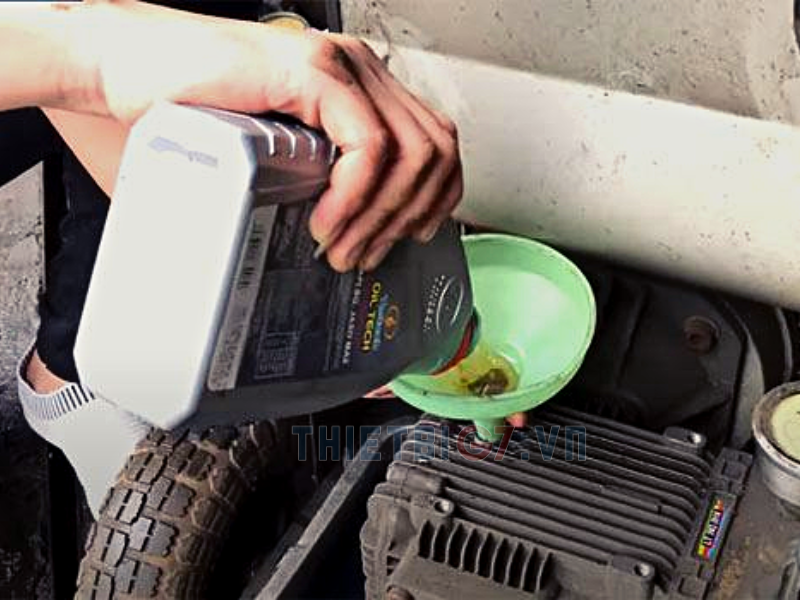 thoi-gian-dinh-ky-thay-dau-may-rua-xe-cao-ap