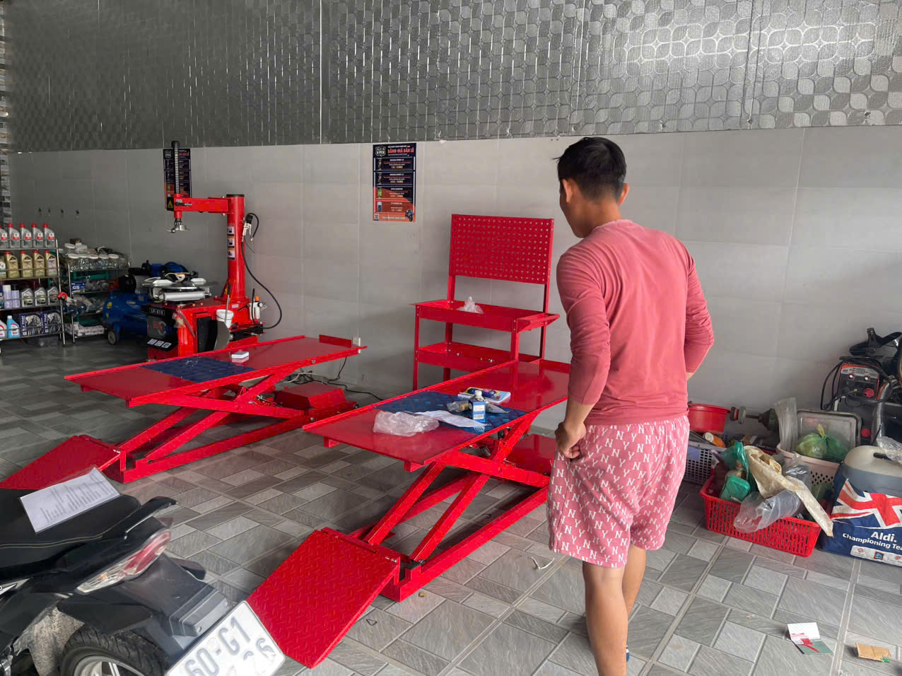 trang-bi-ban-nang-xe-may